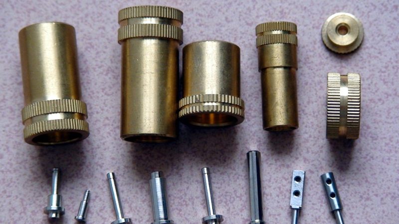 手动工具收纳盒根据材质、结构、功能等不同特点，可以分为以下几类：